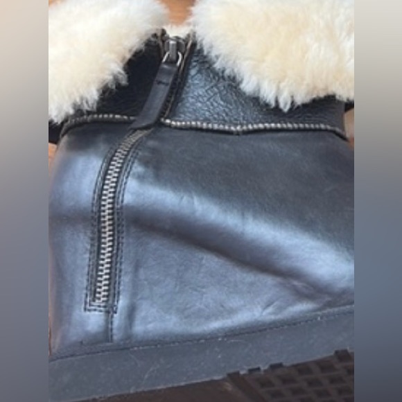 UGG/Koolaburra black leather boots with sheepskin. Size 9 great.. - Picture 7 of 13